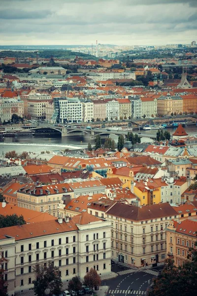 Praga vista do telhado skyline — Fotografia de Stock