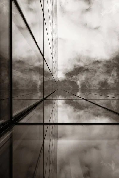 Glasspiegelung Eines Wolkenkratzers Paris — Stockfoto