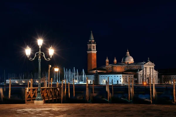 Az éjszakai és a San Giorgio Maggiore templom Velence — Stock Fotó