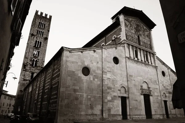 Kostel San Pietro Somaldi Campanile Zvonicí Lucca Itálie — Stock fotografie