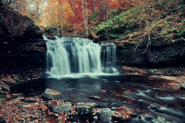 Herbstwasserfälle — Stockfoto