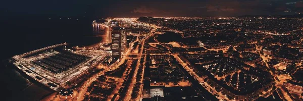 Barcelona kust luchtfoto nacht weergave — Stockfoto