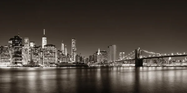 Brooklyn Bridge and downtown Manhattan — Stock Photo, Image