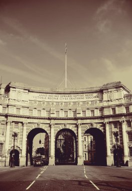 Bahriye arch Londra