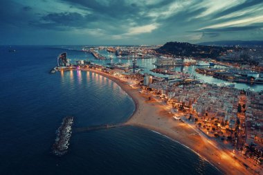 Barcelona sahil gece
