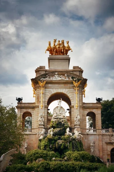 스페인 바르셀로나의 Parc Ciutadella 카스파 기념비 — 스톡 사진