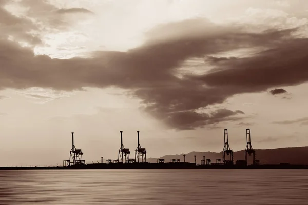 Морской Порт Осаки Крановым Силуэтом Закате Япония — стоковое фото