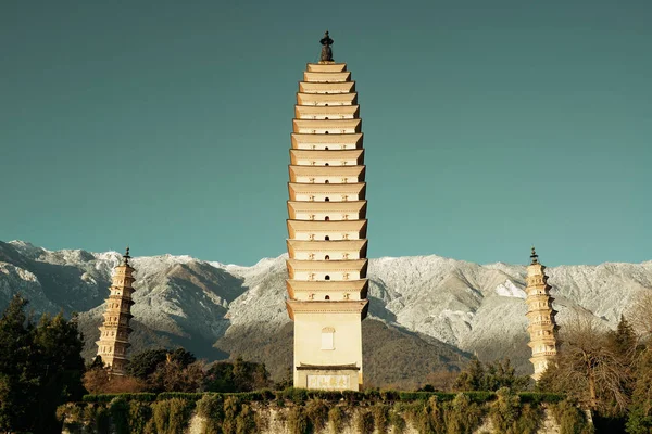 Ancient Pagoda Dali Old Town Snow Capped Cangshan Yunnan China — Stock Photo, Image
