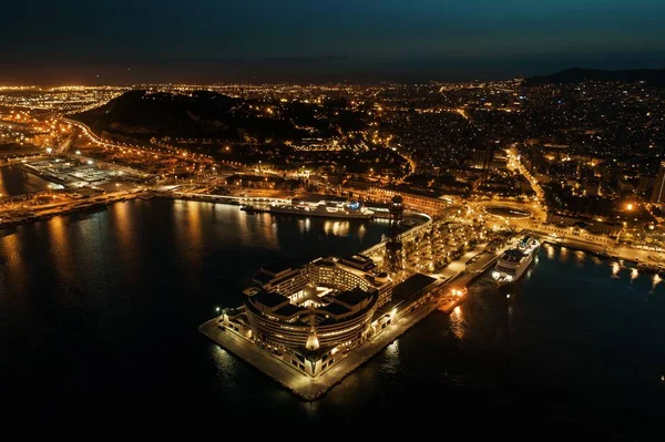 Barcelonan rannikon yö — kuvapankkivalokuva