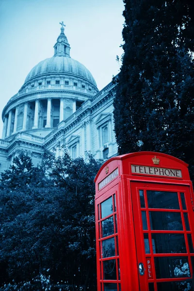 Cabina telefónica y St Pauls —  Fotos de Stock