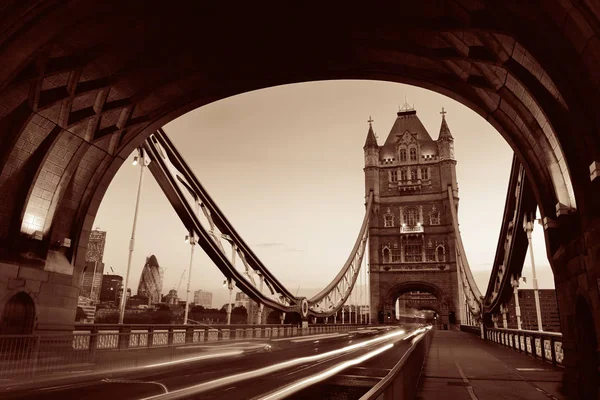 Tower Bridge sabah trafik — Stok fotoğraf