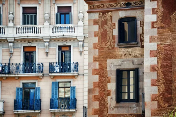 Closeup Bekijken Van Oude Gebouwen Straat Barcelona Spanje — Stockfoto