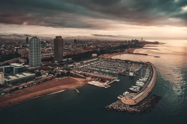 Barcelona rannikko antenni auringonnousu näkymä — kuvapankkivalokuva