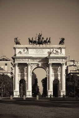 Barış Kemeri, veya İtalyanca Arco della Pace, Milano, İtalya.