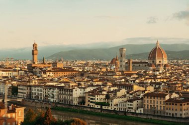 Floransa Katedrali Piazzale Michelangelo 'dan şehrin ufuk çizgisine bakıyor