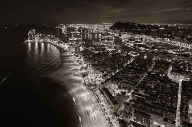 İspanya 'da gece Barselona sahili hava manzarası