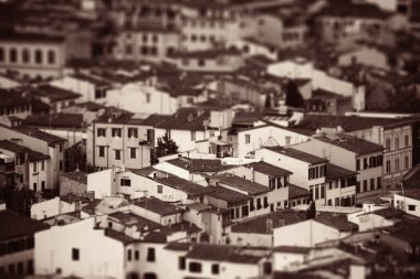 İtalya 'da Floransa' daki eski binaların çatıları siyah-beyaz yan etki yapıyor.