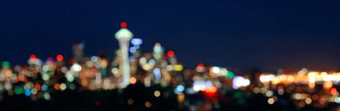 Geceleri Kerry Park 'tan görülen şehir binalarıyla Seattle City gökdelenleri.