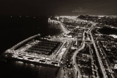 İspanya 'da gece Barselona sahili hava manzarası