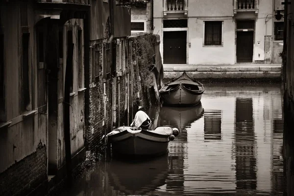 Парк Лодок Канале Венецианской Аллеи Италия — стоковое фото