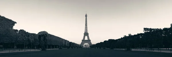 Eiffel Tower Lawn Panorama View Paris — Stock Photo, Image