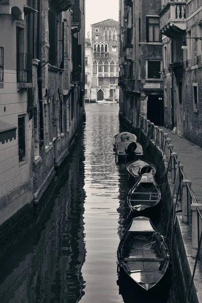 Parque Barcos Canal Del Callejón Venecia Italia — Foto de Stock