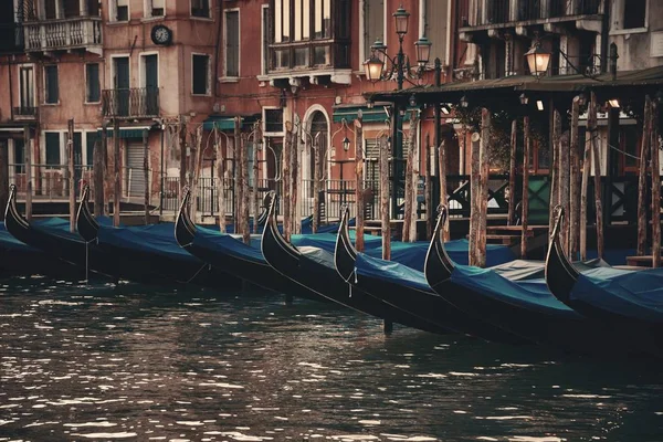Parque Gôndola Água Canal Veneza Com Edifícios Históricos Itália — Fotografia de Stock