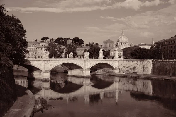 Floden Tiber Och Sankt Peterskyrkan Vatikanstaten Svart Och Vitt — Stockfoto
