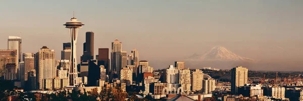 Ciudad Seattle Horizonte Con Rainier Atardecer Con Edificios Oficinas Urbanas — Foto de Stock