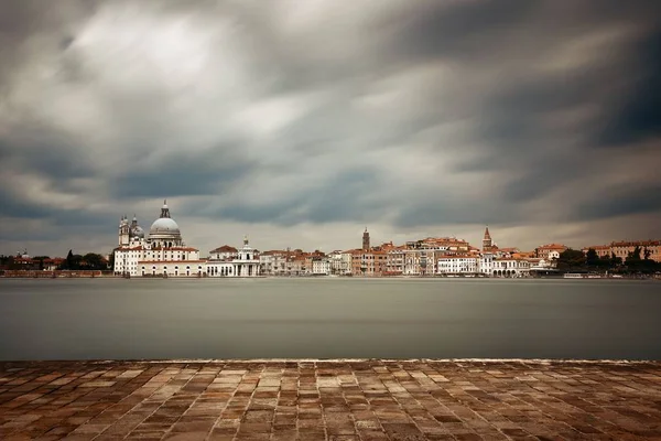 Skyline Ville Venise Avec Tour Horloge Dôme Exposition Longue Vue — Photo