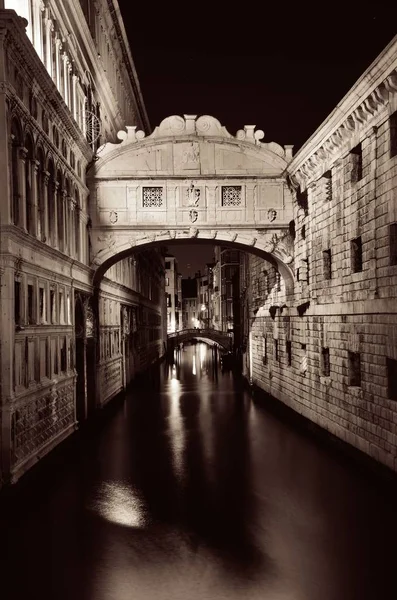 Ponte Dos Suspiros Noite Como Famoso Marco Veneza Itália — Fotografia de Stock