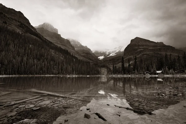 Lago Hara Com Cabine Beira Mar Parque Nacional Yohu Canadá — Fotografia de Stock