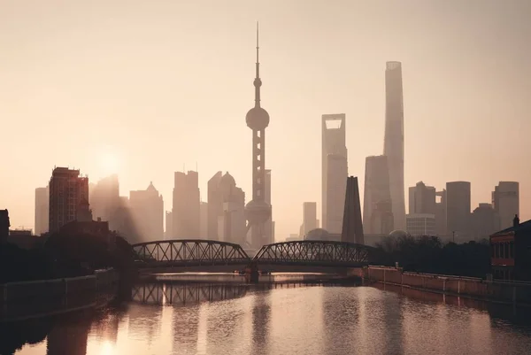 Şangay Sabahı Güneşli Gökyüzü Çin Deki Yansımaları — Stok fotoğraf