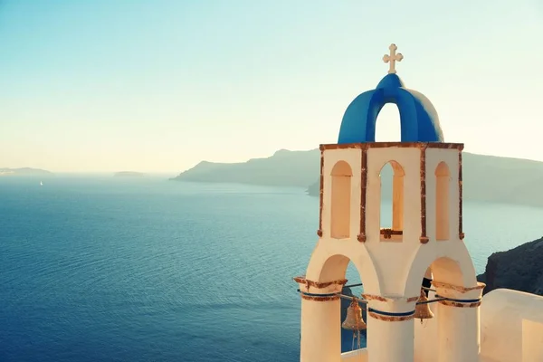 Isla Santorini Con Cúpula Azul Iglesia Grecia —  Fotos de Stock