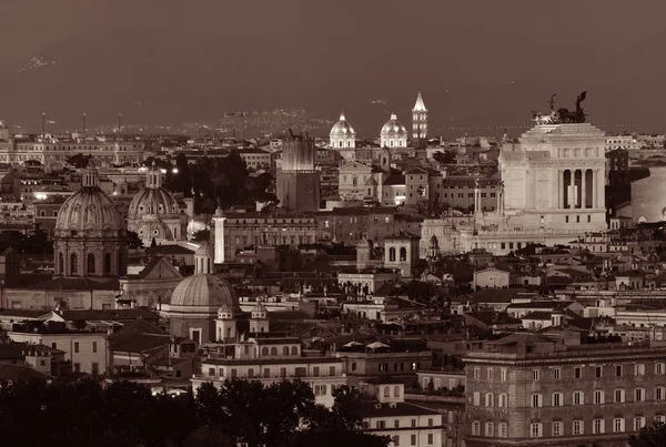 Roma Nın Çatısı Talya Antik Mimari Ile Geceleyin Siyah Beyaz — Stok fotoğraf