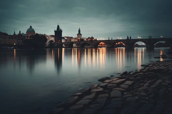Praga Horizonte Puente Sobre Río República Checa Por Noche —  Fotos de Stock