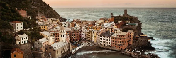 Vernazza Binalar Üzerinde Kayaların Üzerinden Deniz Panorama Görünümünde Cinque Terre — Stok fotoğraf