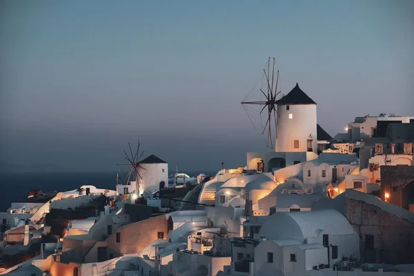 Santorini Skyline Mit Gebäuden Und Windmühle Griechenland — Stockfoto