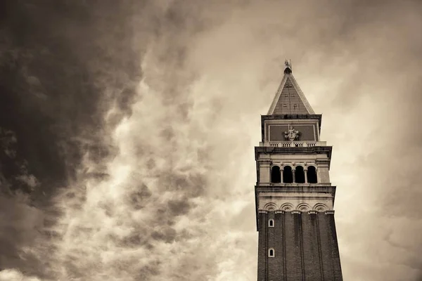 Vista Perto Torre Sino Piazza San Marco Veneza Itália — Fotografia de Stock