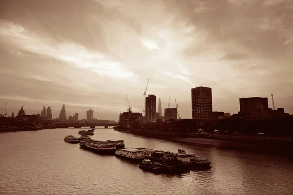 Paisagem Urbana Londres Com Edifícios Urbanos Sobre Rio Tamisa — Fotografia de Stock