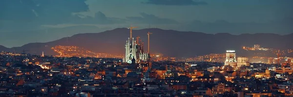 Sagrada Familia Τον Ορίζοντα Της Πόλης Νύχτα Στη Βαρκελώνη Ισπανία — Φωτογραφία Αρχείου