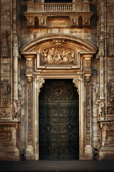 Porta Catedral Milão Com Belo Padrão Vista Close Itália — Fotografia de Stock