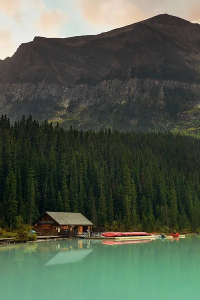 Boot Huis Door Lake Louise Het Nationaal Park Banff Canada — Stockfoto