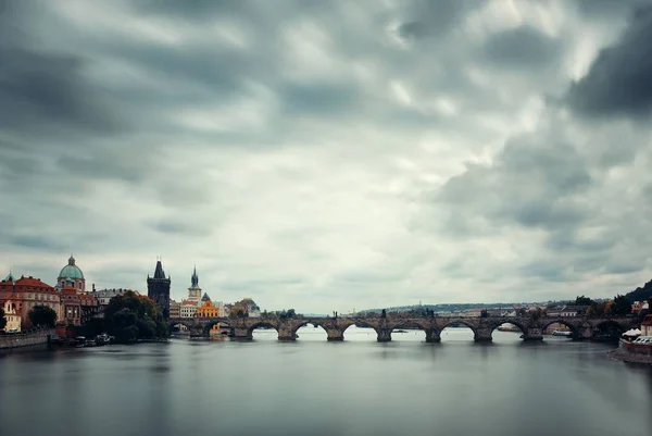 Prager Skyline Und Brücke Über Den Fluss Tschechien — Stockfoto