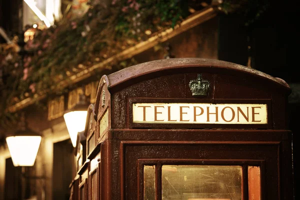 Caixa Telefone Vermelha Rua Com Arquitetura Histórica Londres — Fotografia de Stock