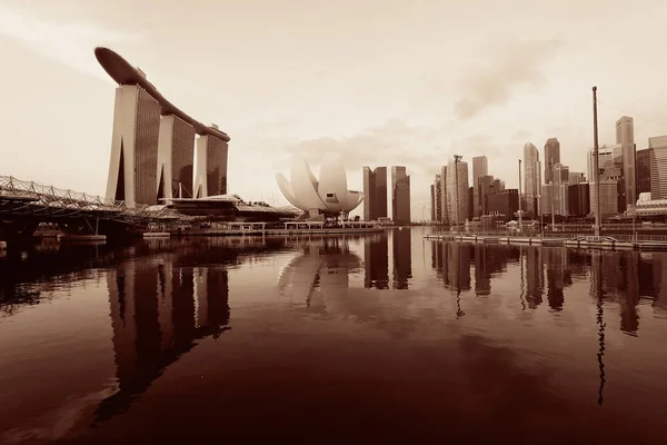 Skyline Von Singapur Mit Städtischen Gebäuden Über Wasser — Stockfoto