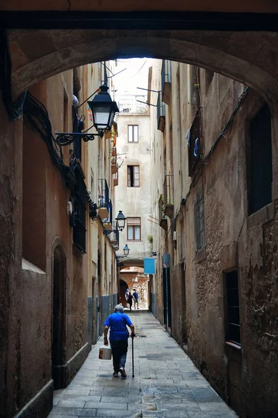 Mensen Oude Gebouwen Gotische Wijk Barcelona Spanje — Stockfoto