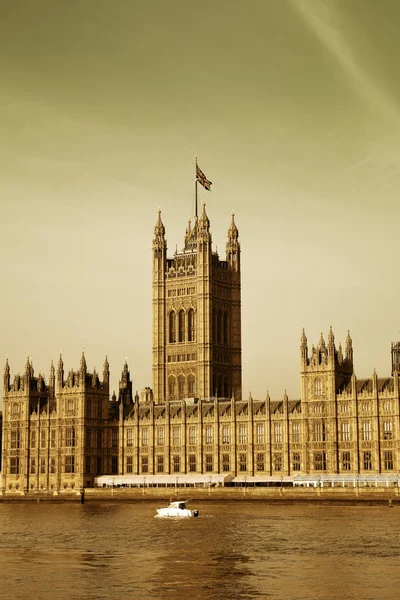 ロンドンのウェストミンスターにある国会議事堂 — ストック写真