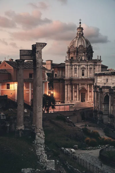 古代建築の遺跡とローマフォーラム イタリア — ストック写真