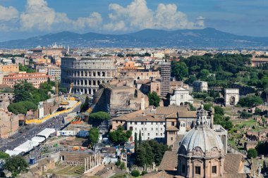 İtalya 'da antik mimari ile Roma çatısı manzarası. 